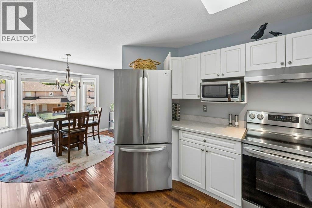 6514 MEADOWS Drive Unit# 8, Oliver