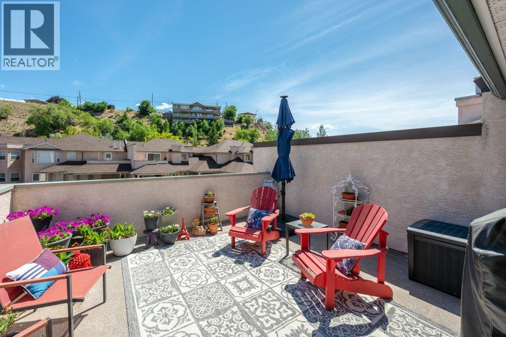 6514 MEADOWS Drive Unit# 8, Oliver