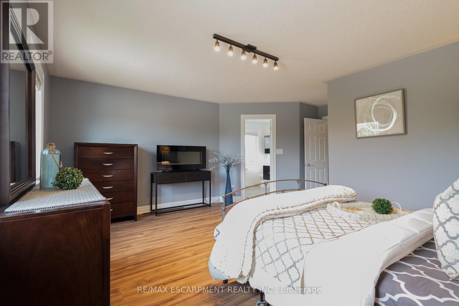 2125 WHITE DOVE CIRCLE - 21