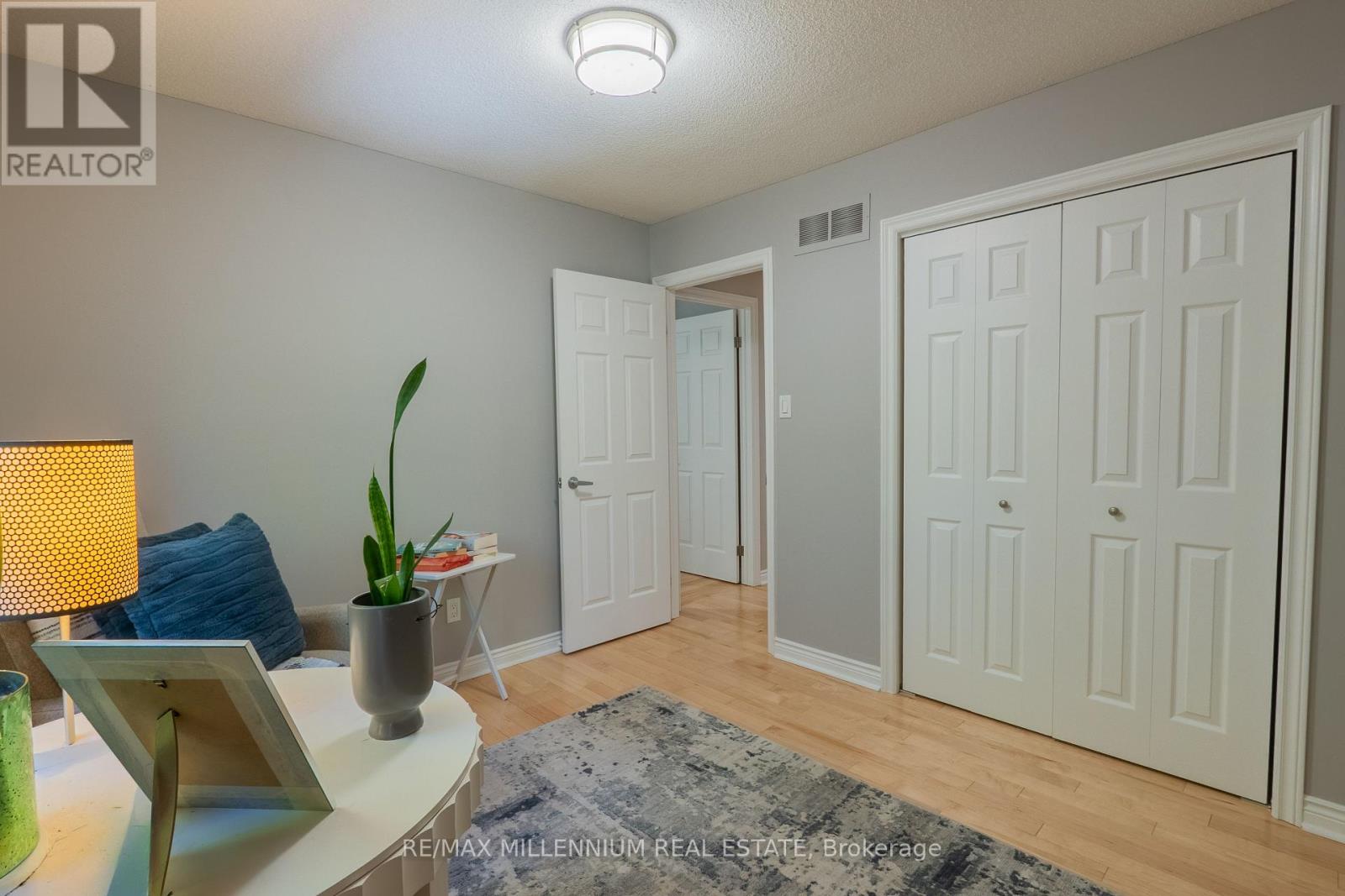 #11 230 MEADOWBROOK DRIVE - Image 33
