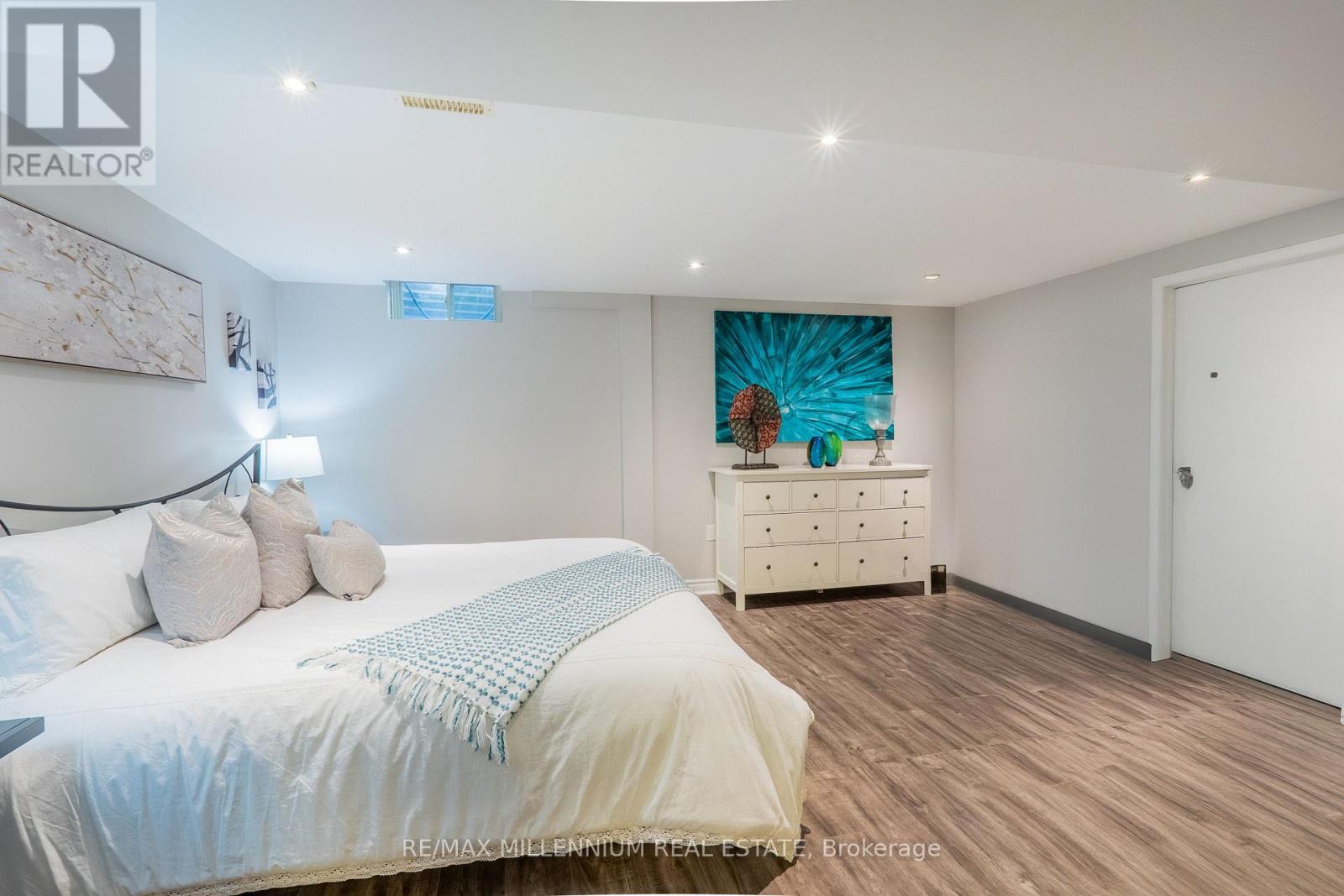 #11 230 MEADOWBROOK DRIVE - Image 37