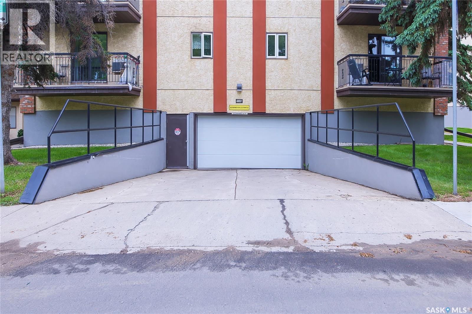 #201 3140 Louise STREET - 34