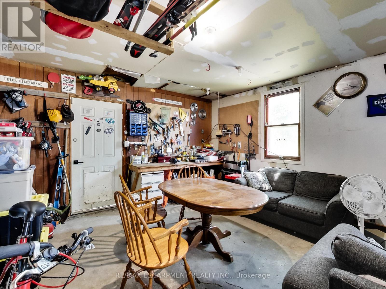 9183 SILVER STREET - Image 37