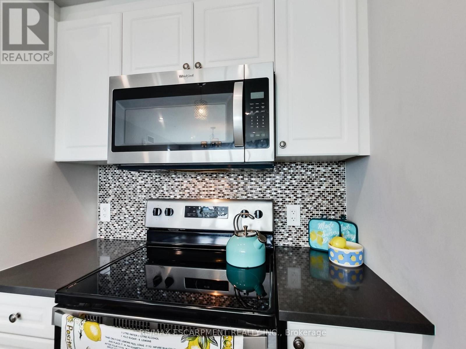 #318 16 CONCORD PLACE - Image 12