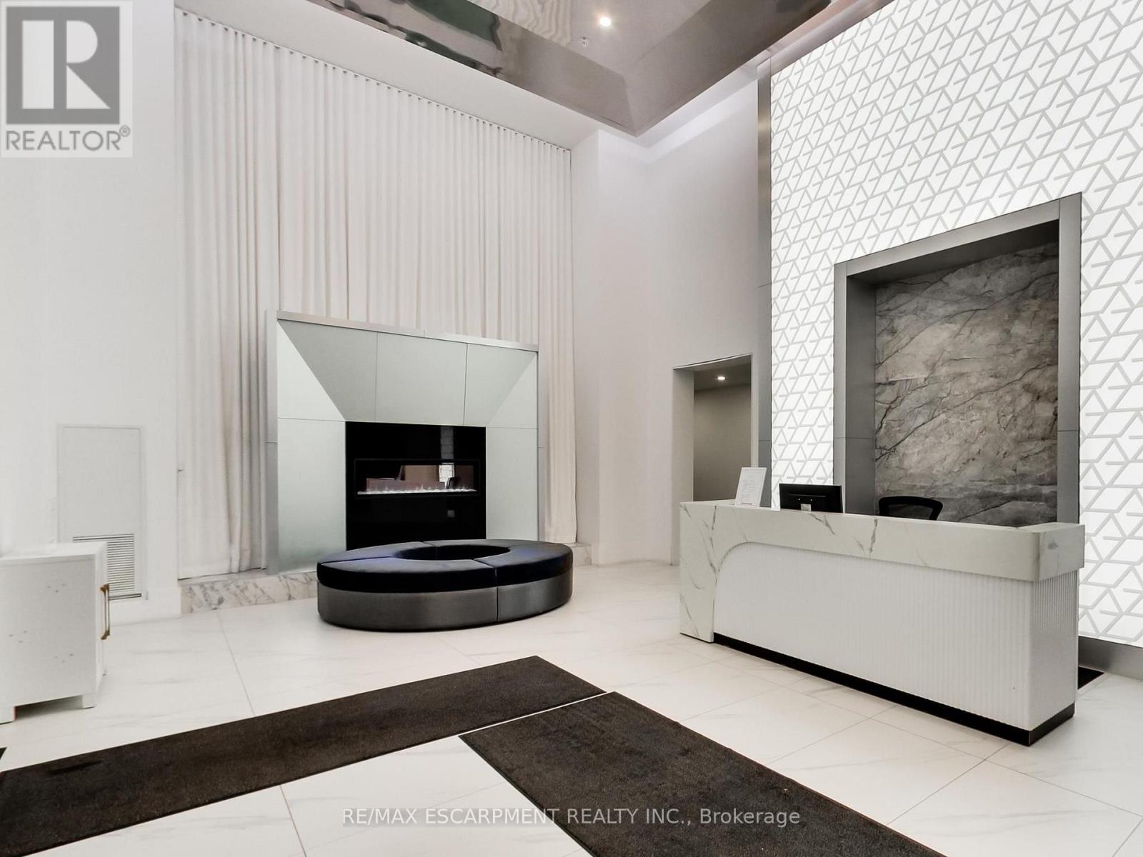 #318 16 CONCORD PLACE - Image 3