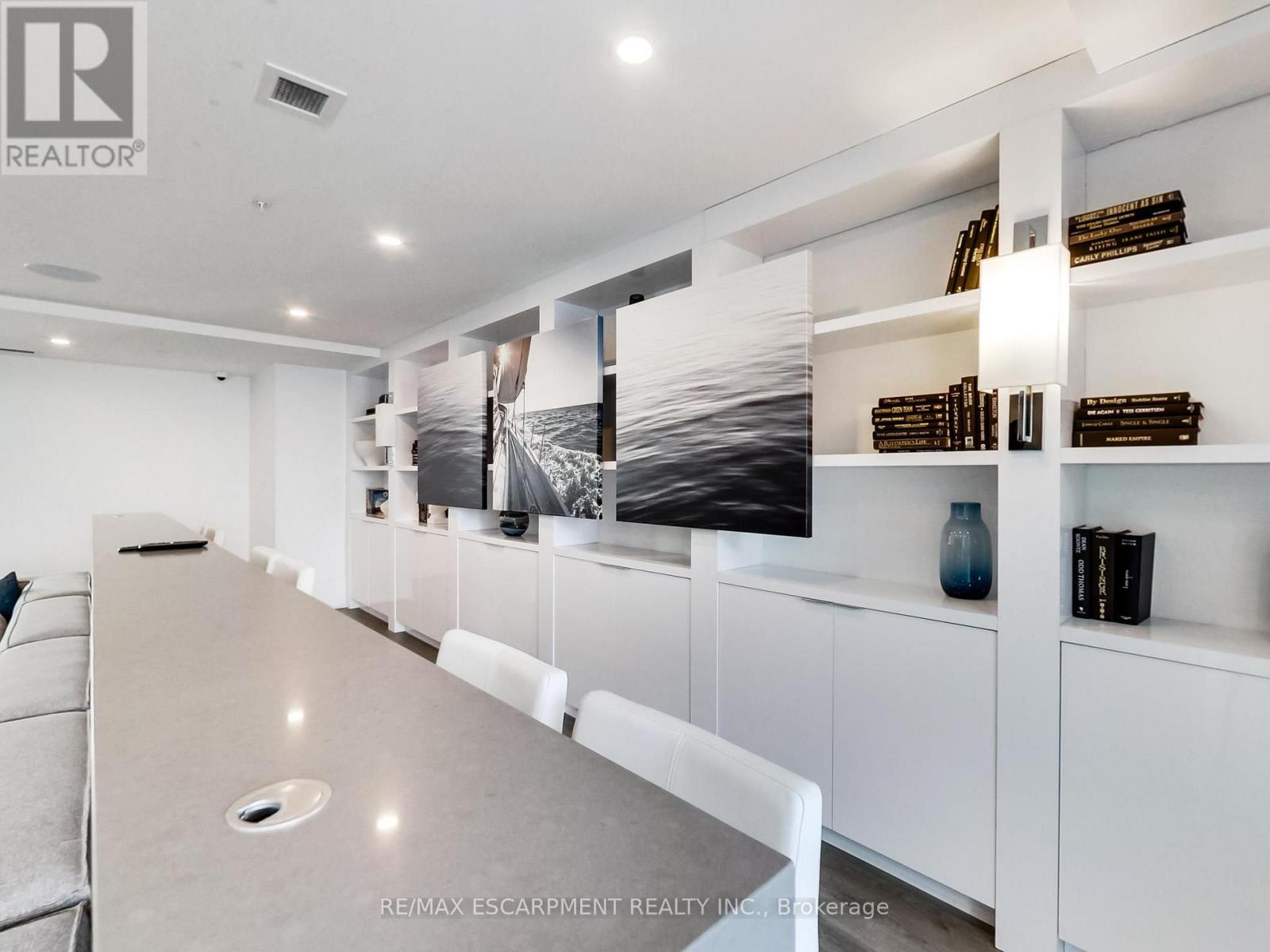 #318 16 CONCORD PLACE - Image 40