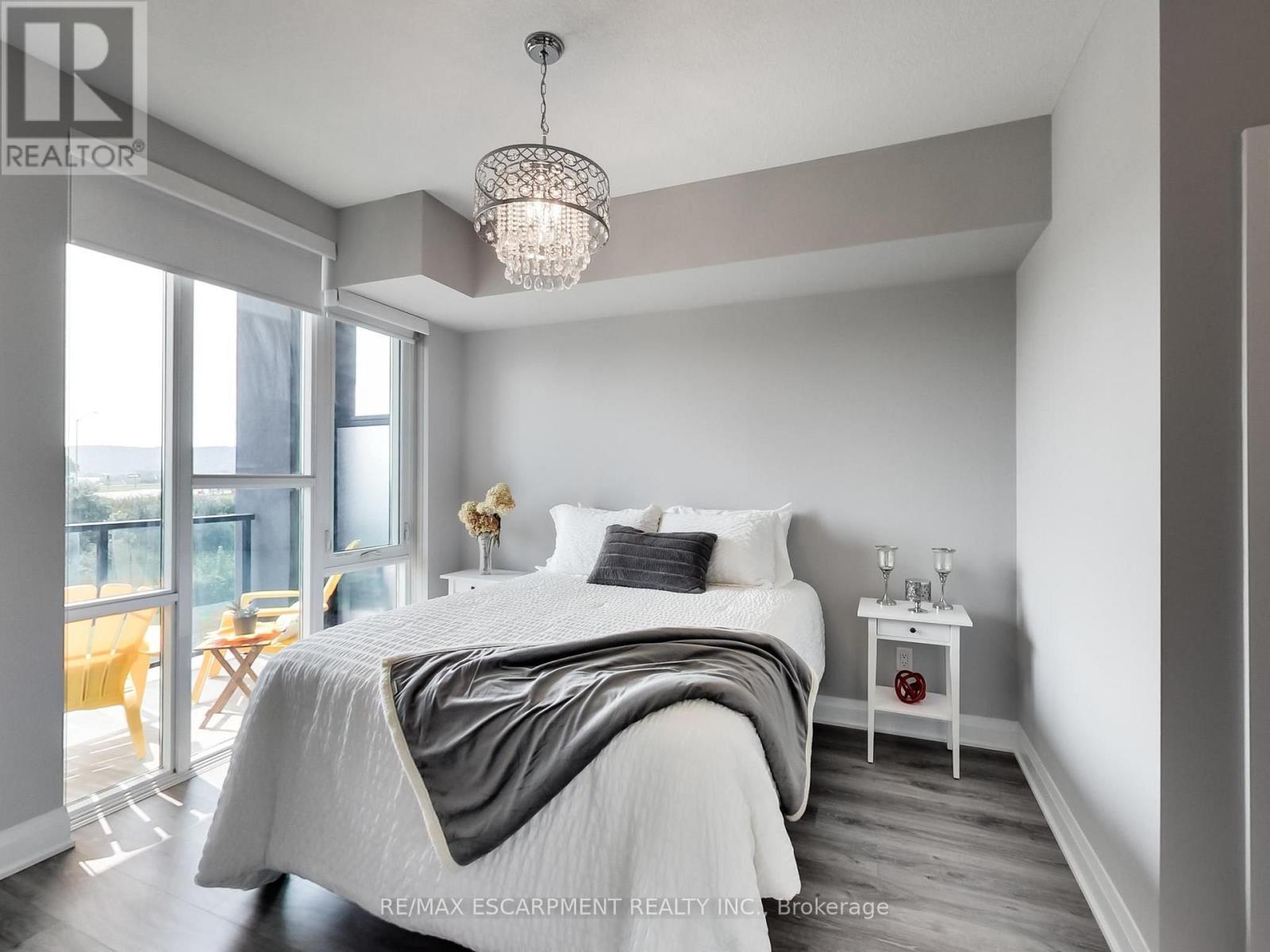 #318 16 CONCORD PLACE - Image 24