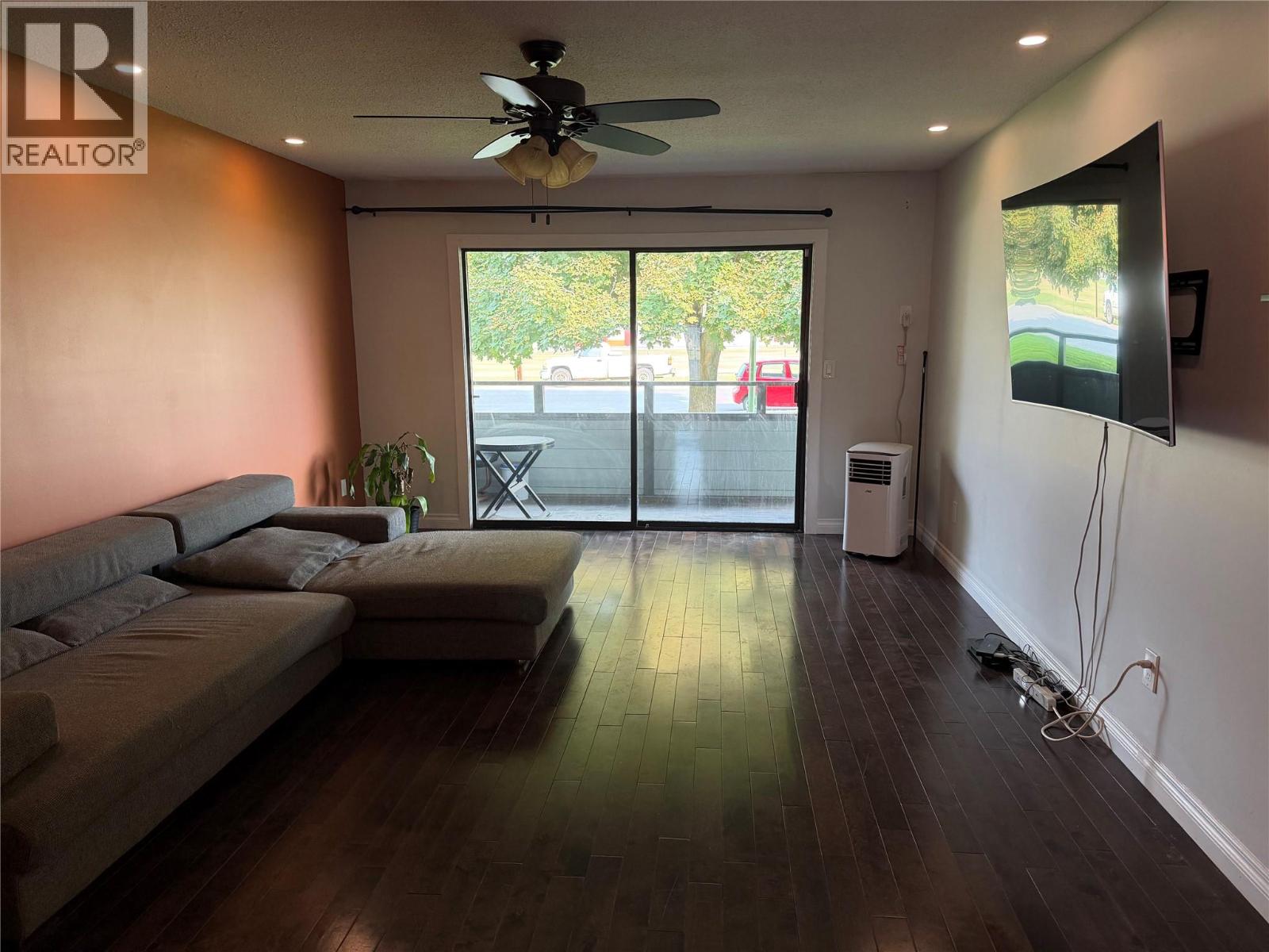 #1 220 Prior Road S - 10