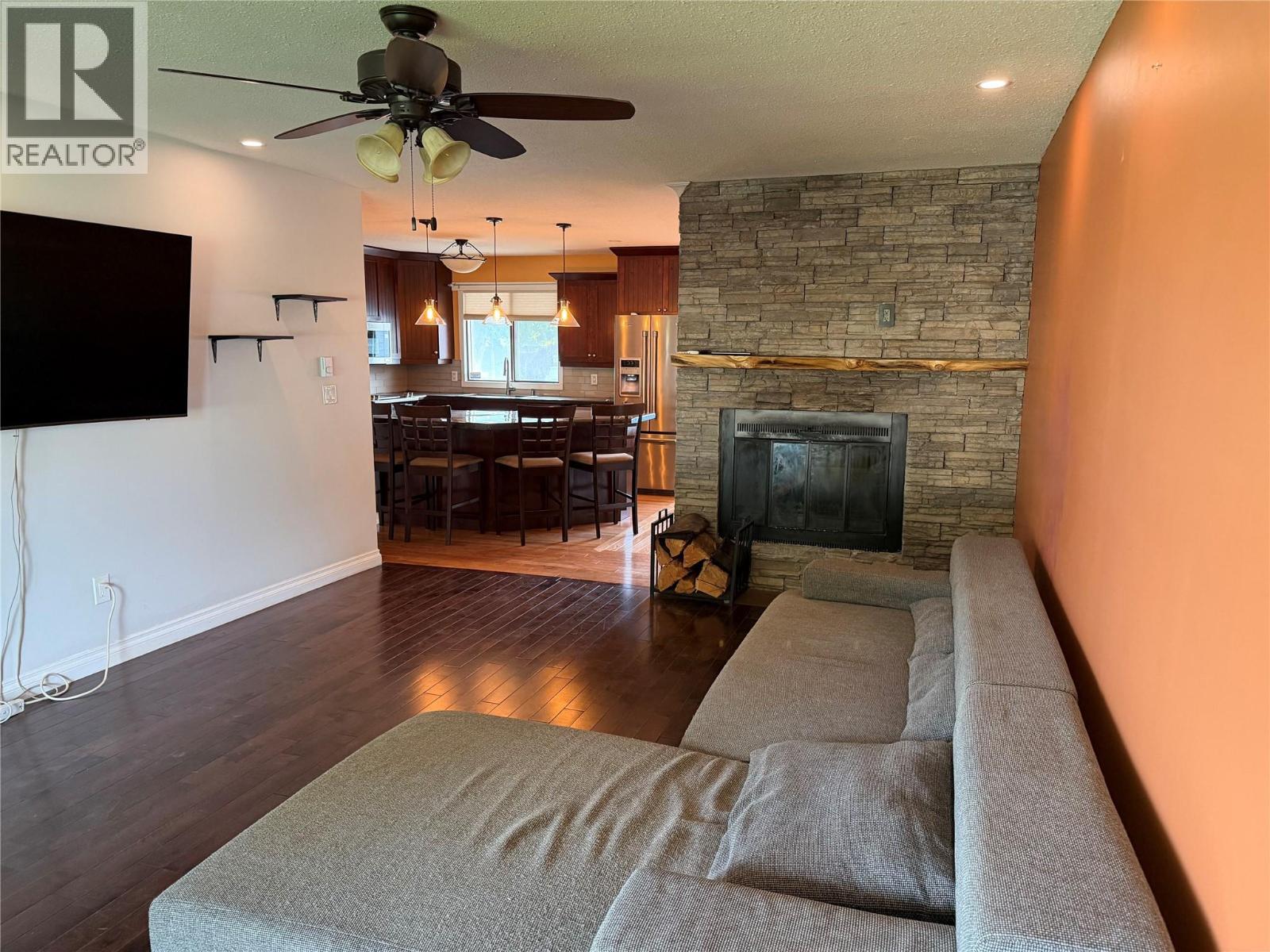 #1 220 Prior Road S - 11