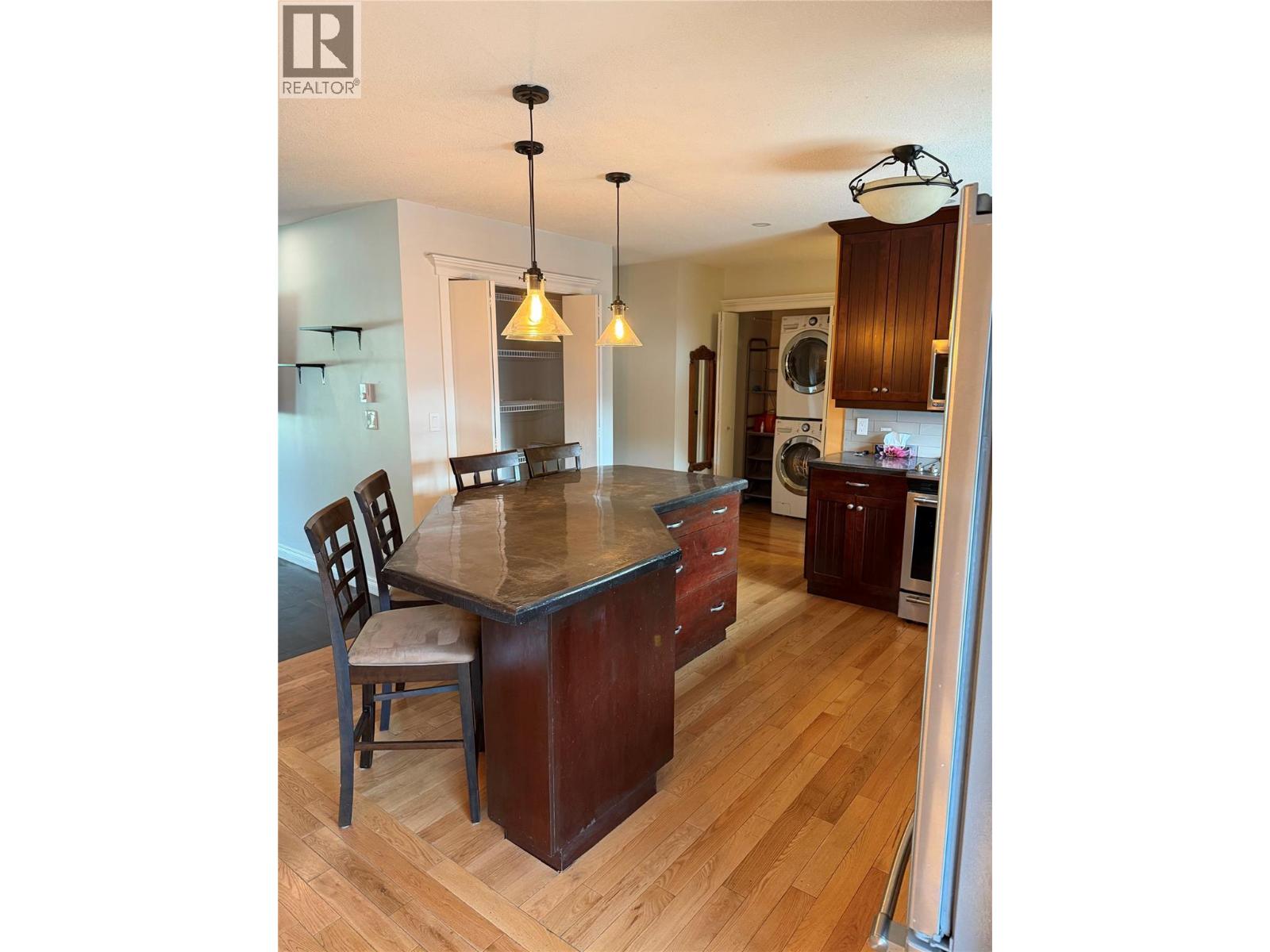 #1 220 Prior Road S - 9