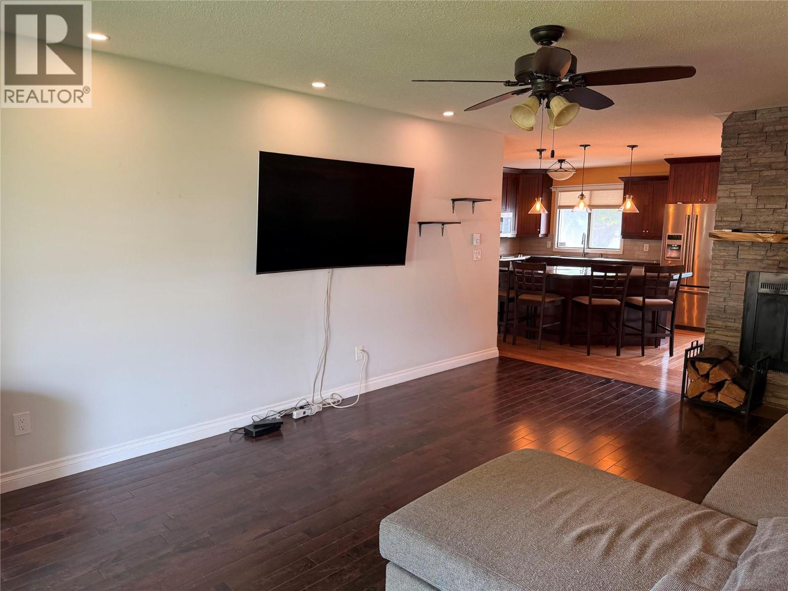 #1 220 Prior Road S - 13