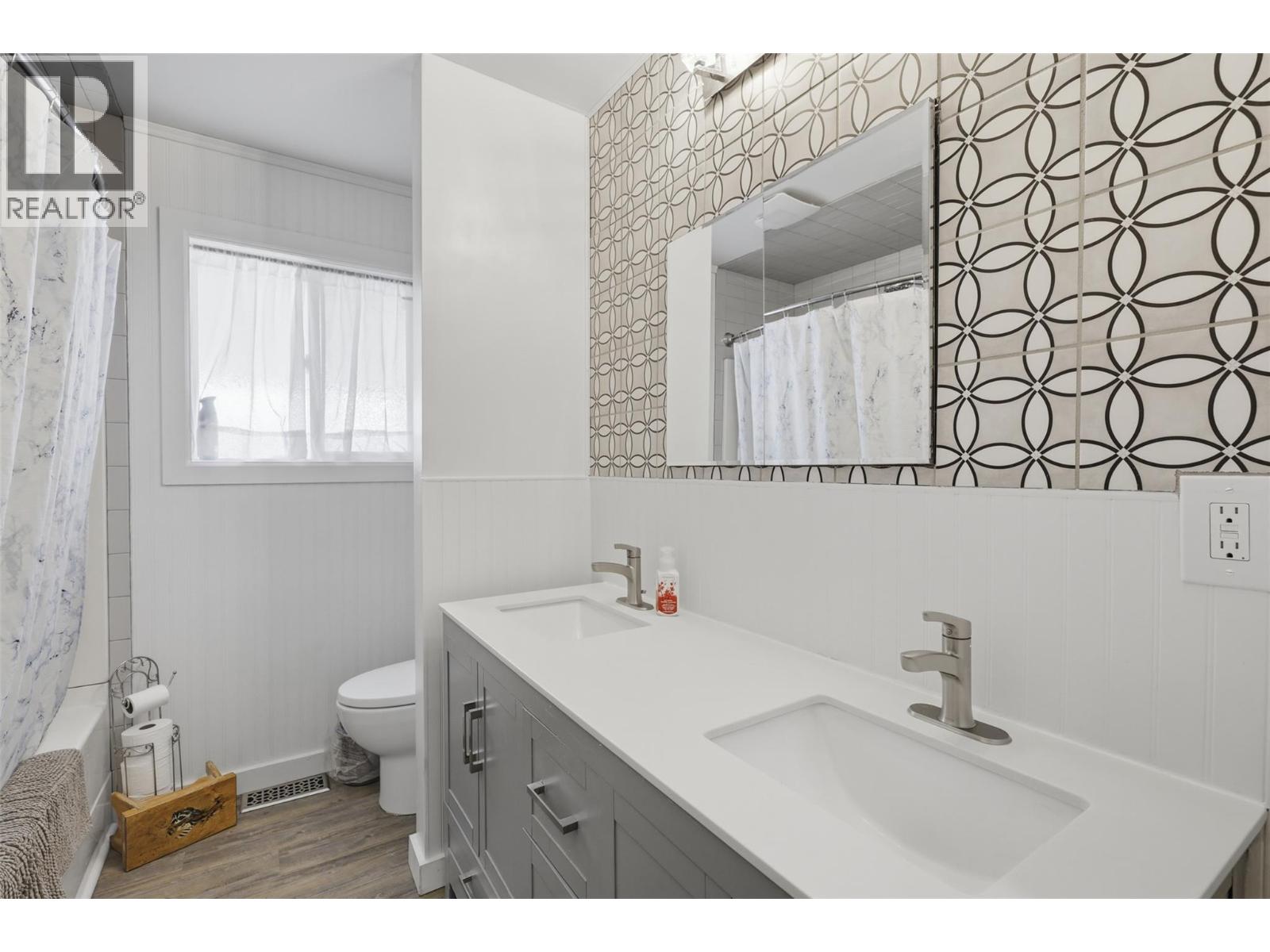 1827 PARKCREST Avenue - 37