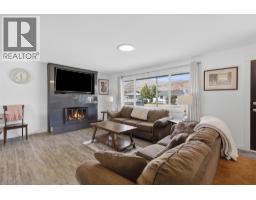 Bedroom - 1827 Parkcrest Avenue, Kamloops, BC V2B4W8 Photo 10