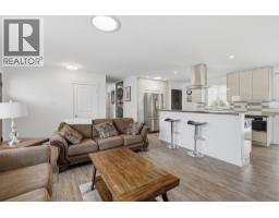 Living room - 1827 Parkcrest Avenue, Kamloops, BC V2B4W8 Photo 12