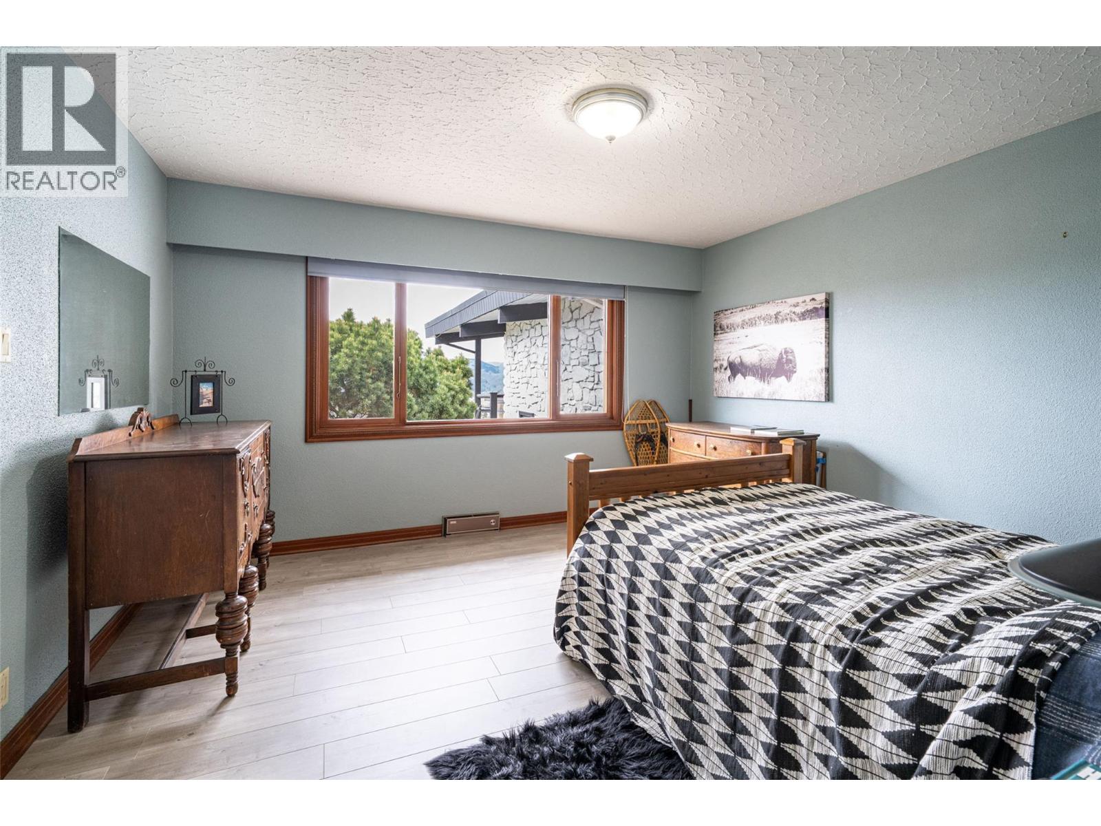 701 Robin Road, Vernon