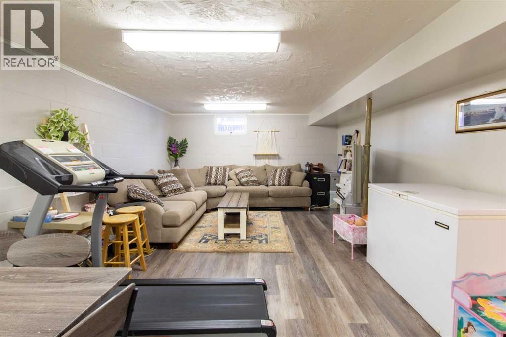 A&B, 84052 Hwy 59 - 23