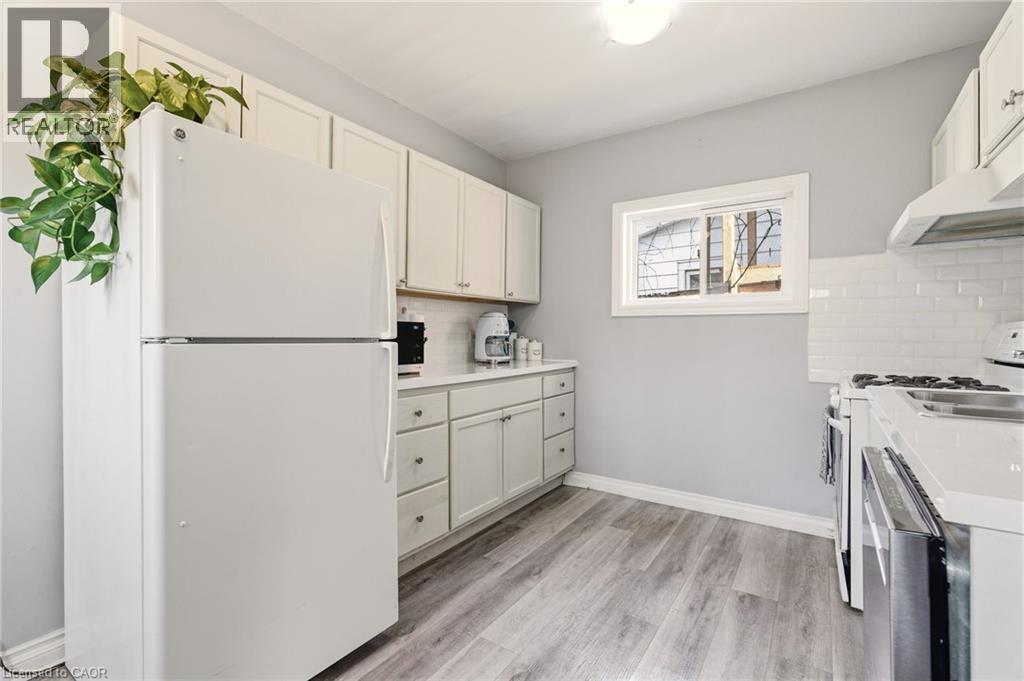 35 DUNDAS Street - 11