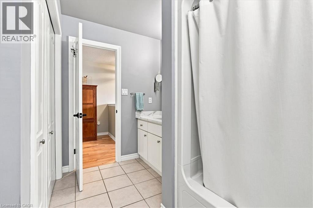 70 HAWKSWOOD Drive - Image 29