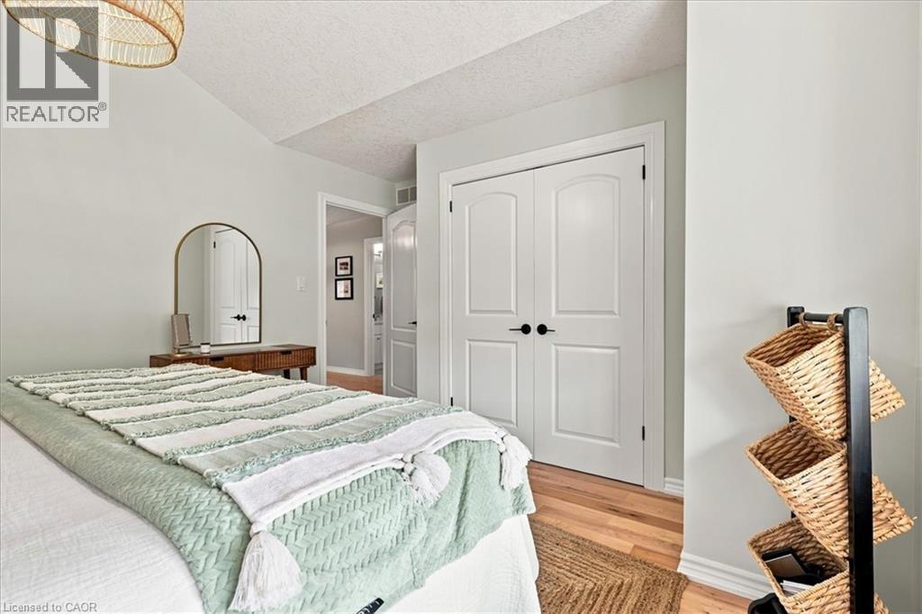 70 HAWKSWOOD Drive - Image 33