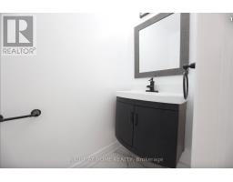 89 Yonge Boulevard, Toronto, ON M5M3G8 Photo 13