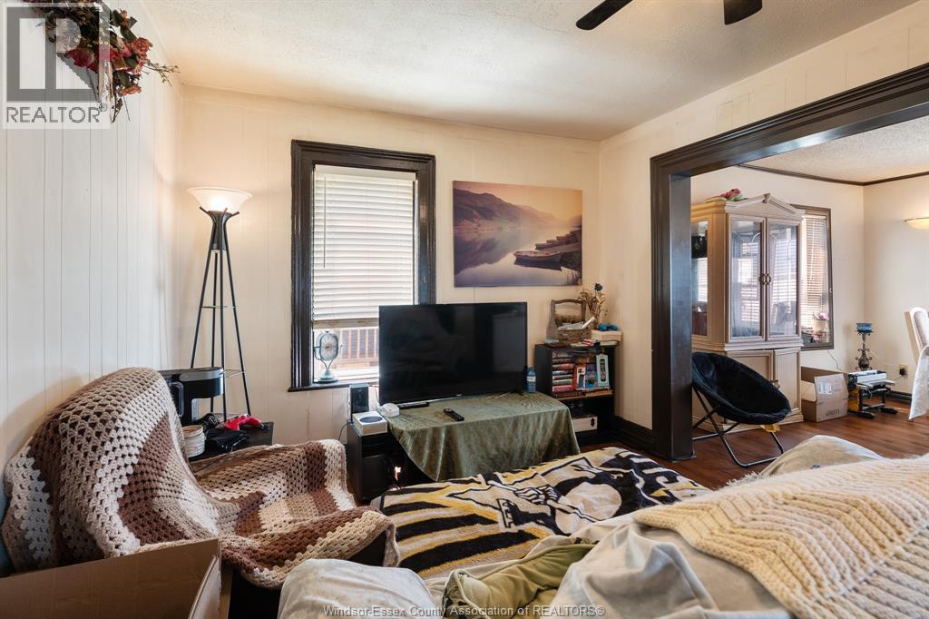 261 Bathurst STREET - Image 11