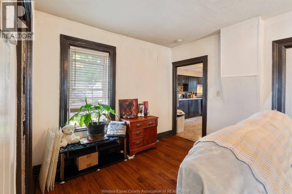 261 Bathurst STREET - Image 12