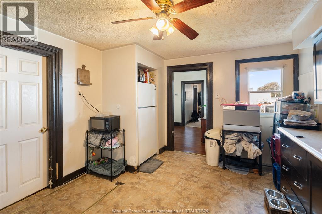 261 Bathurst STREET - 14