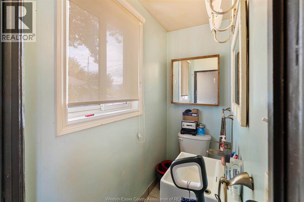 261 Bathurst STREET - Image 16