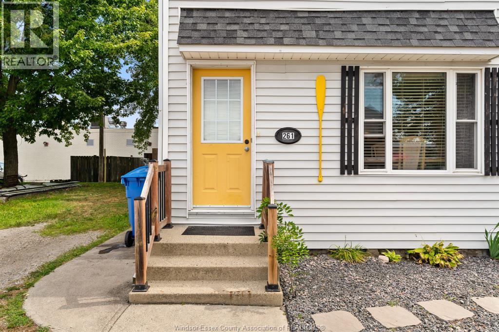 261 Bathurst STREET - 2