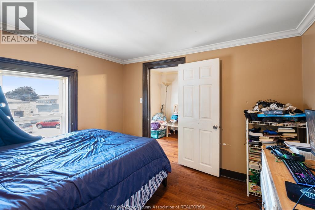 261 Bathurst STREET - 21