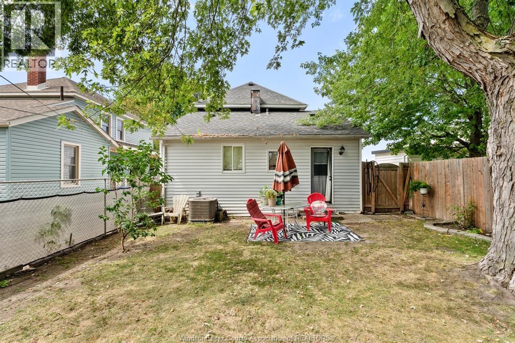 261 Bathurst STREET - 31