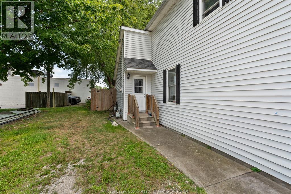 261 Bathurst STREET - 32