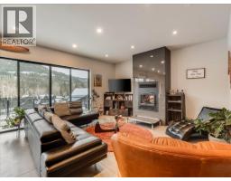 Primary Bedroom - 941 Redstone Drive, Rossland, BC V0G1Y0 Photo 15