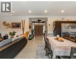 Full bathroom - 941 Redstone Drive, Rossland, BC V0G1Y0 Photo 8