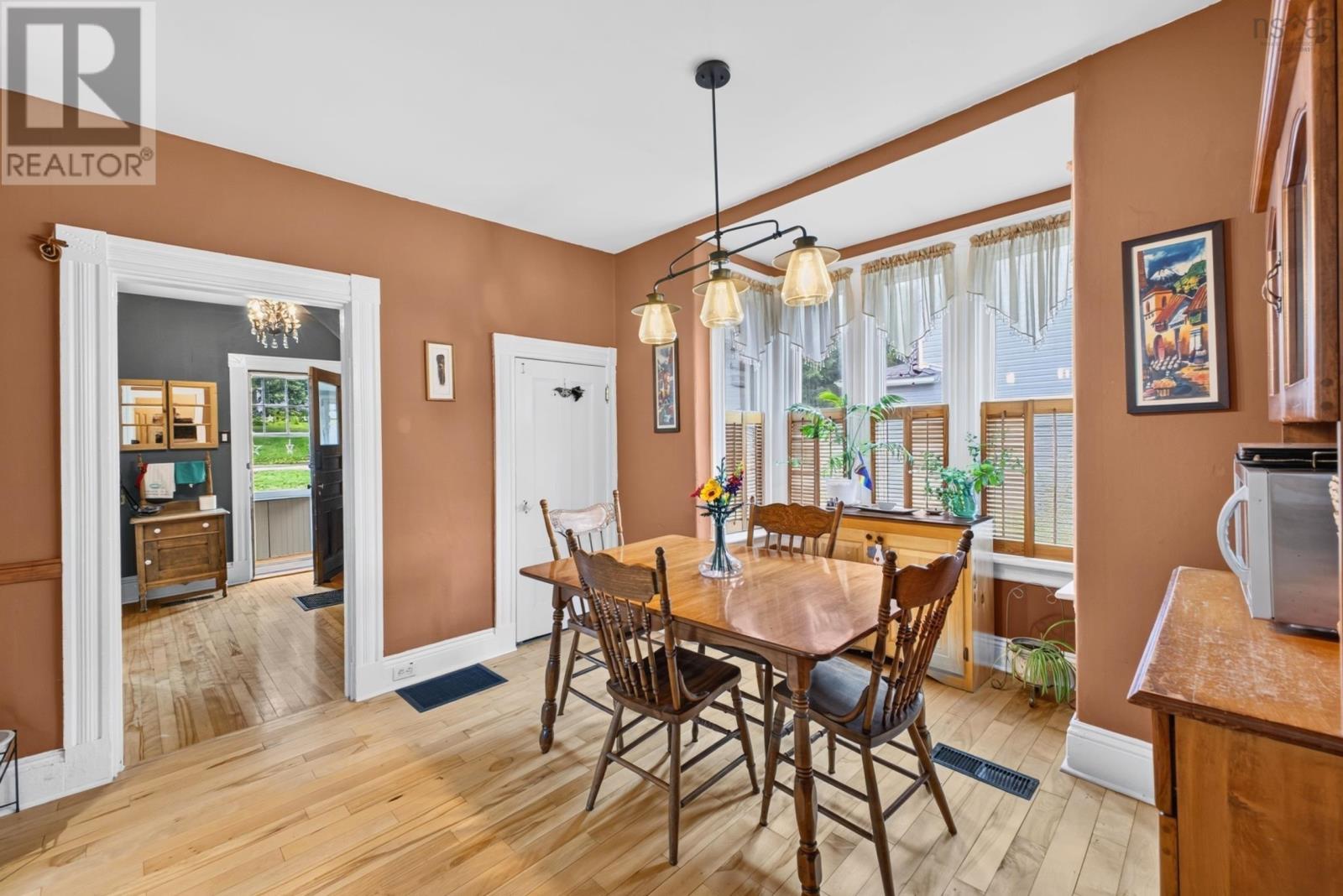 Property 23 of 46 of 222 VICTORIA Street E