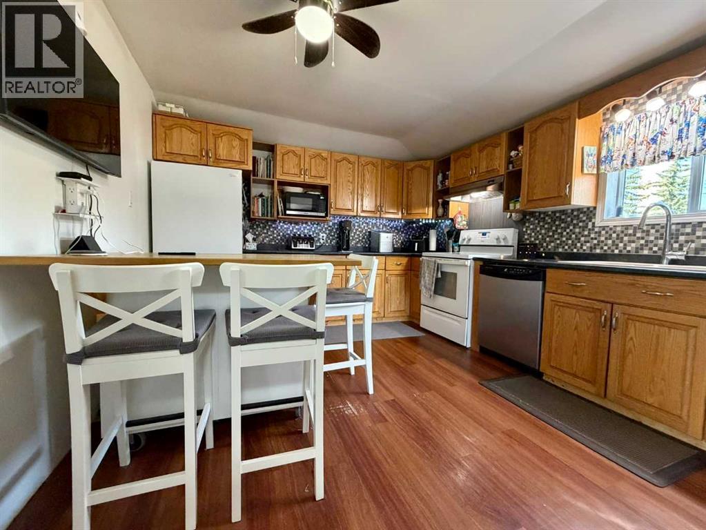 4930 50 Avenue - 9