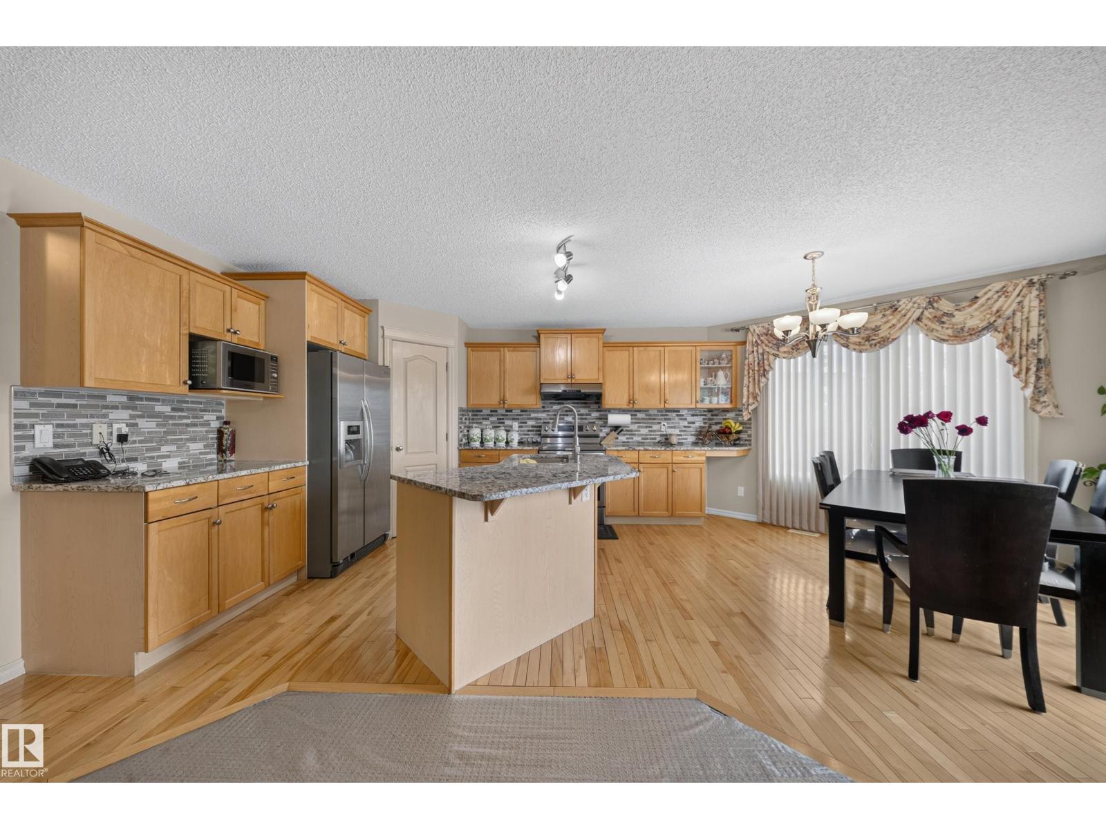 2518 33A AV NW - 18