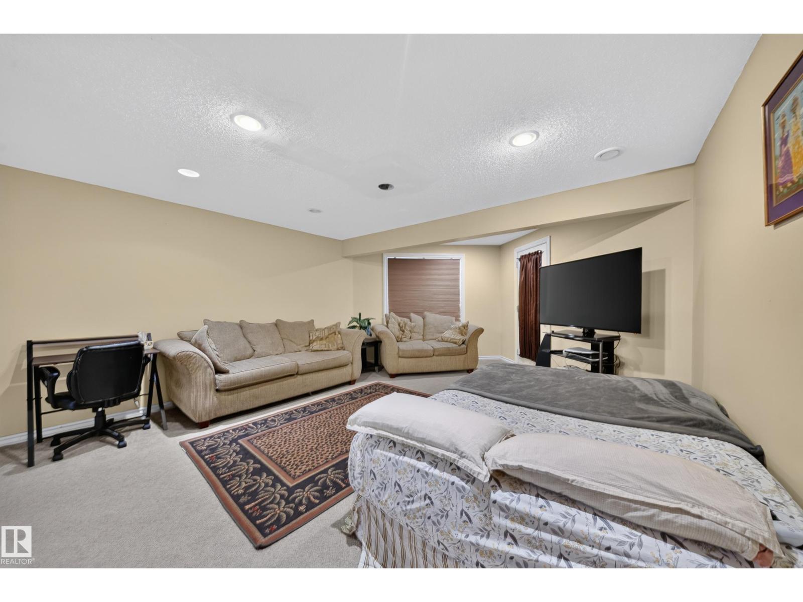 2518 33A AV NW - Image 29