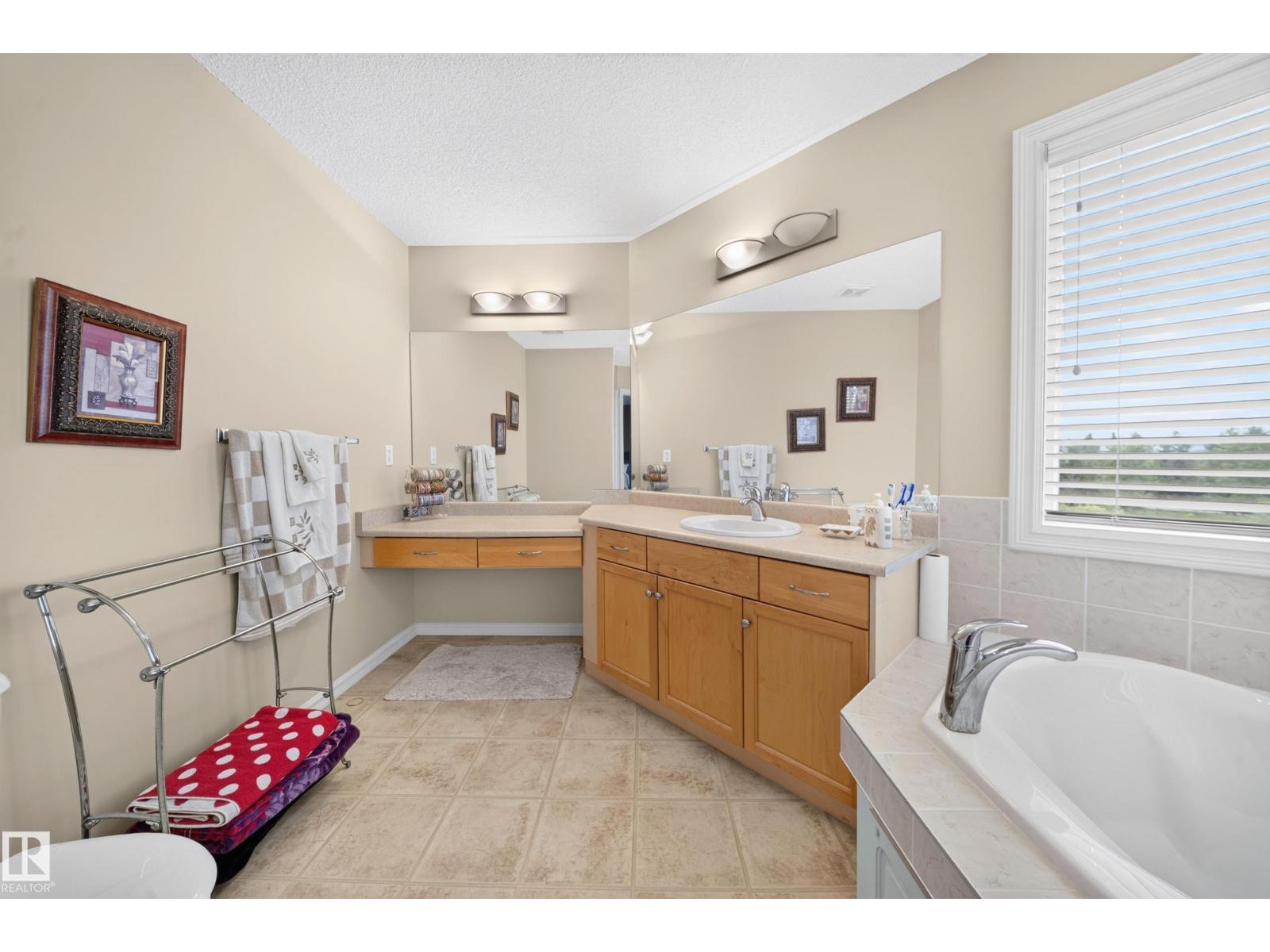 2518 33A AV NW - 54