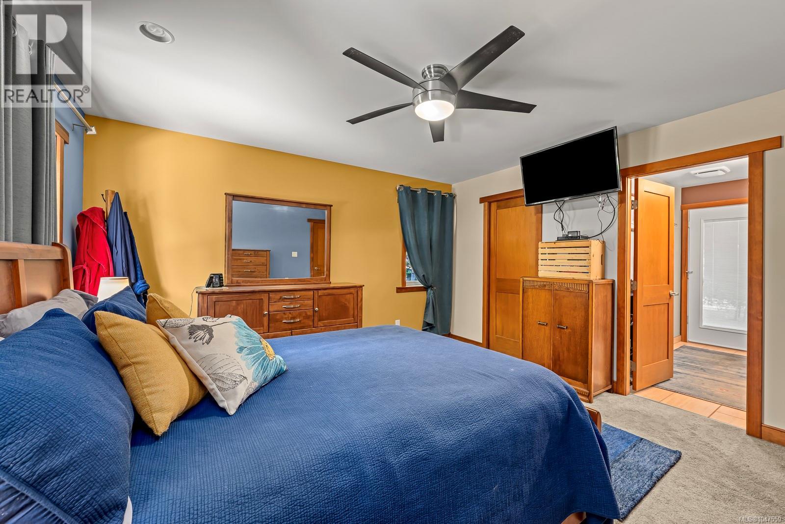 3742 James Cres - 45