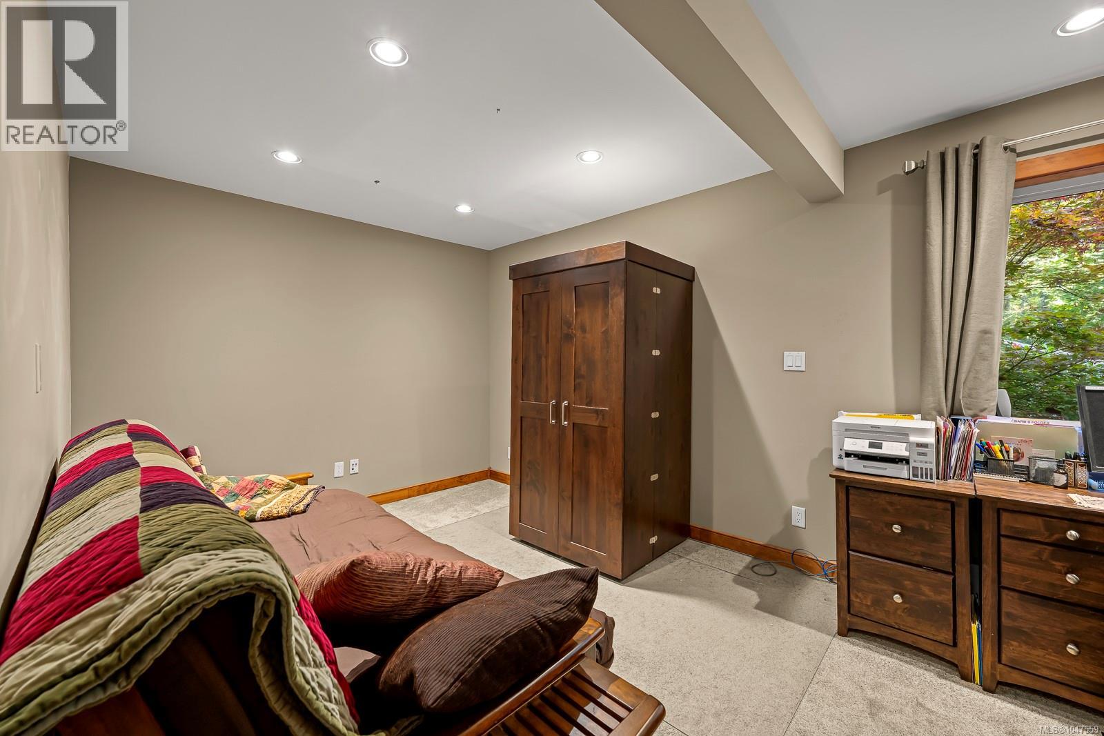 3742 James Cres - 49