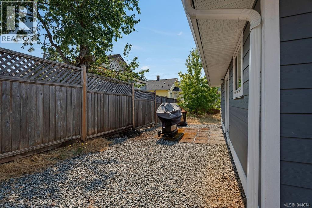 426 & 426A Buller St - 38