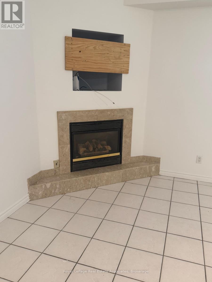 #Apt 1 10 Main Street, Mississauga (Streetsville), Ontario, L5M1X3, Mississauga (Streetsville), Ontario — photo 4 of 5