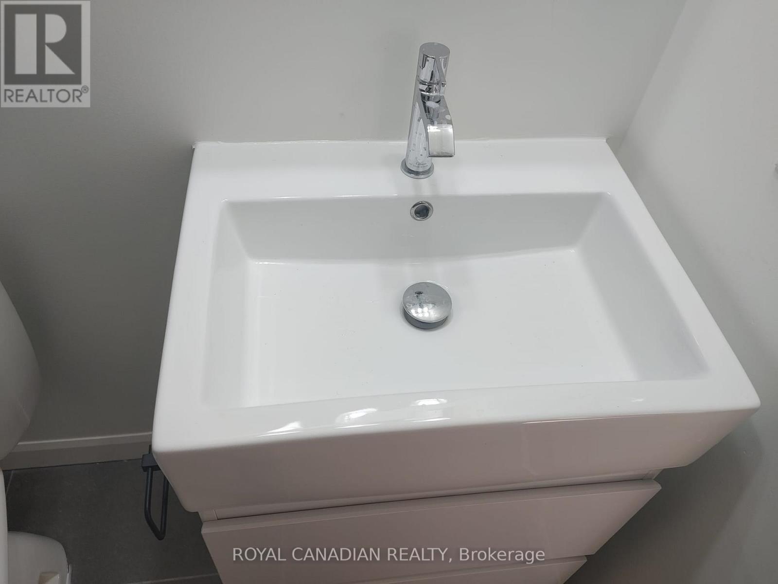 #506 7 ERIE AVENUE - Image 15