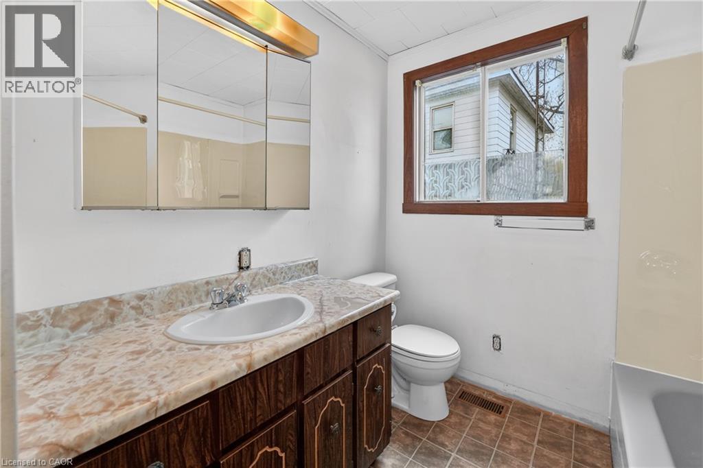 119 NORTH CAYUGA Street W - 17