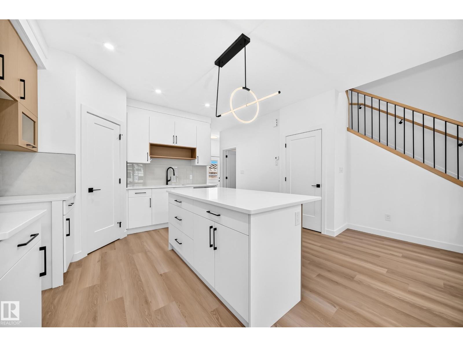 8 Worwyck CM - Image 8