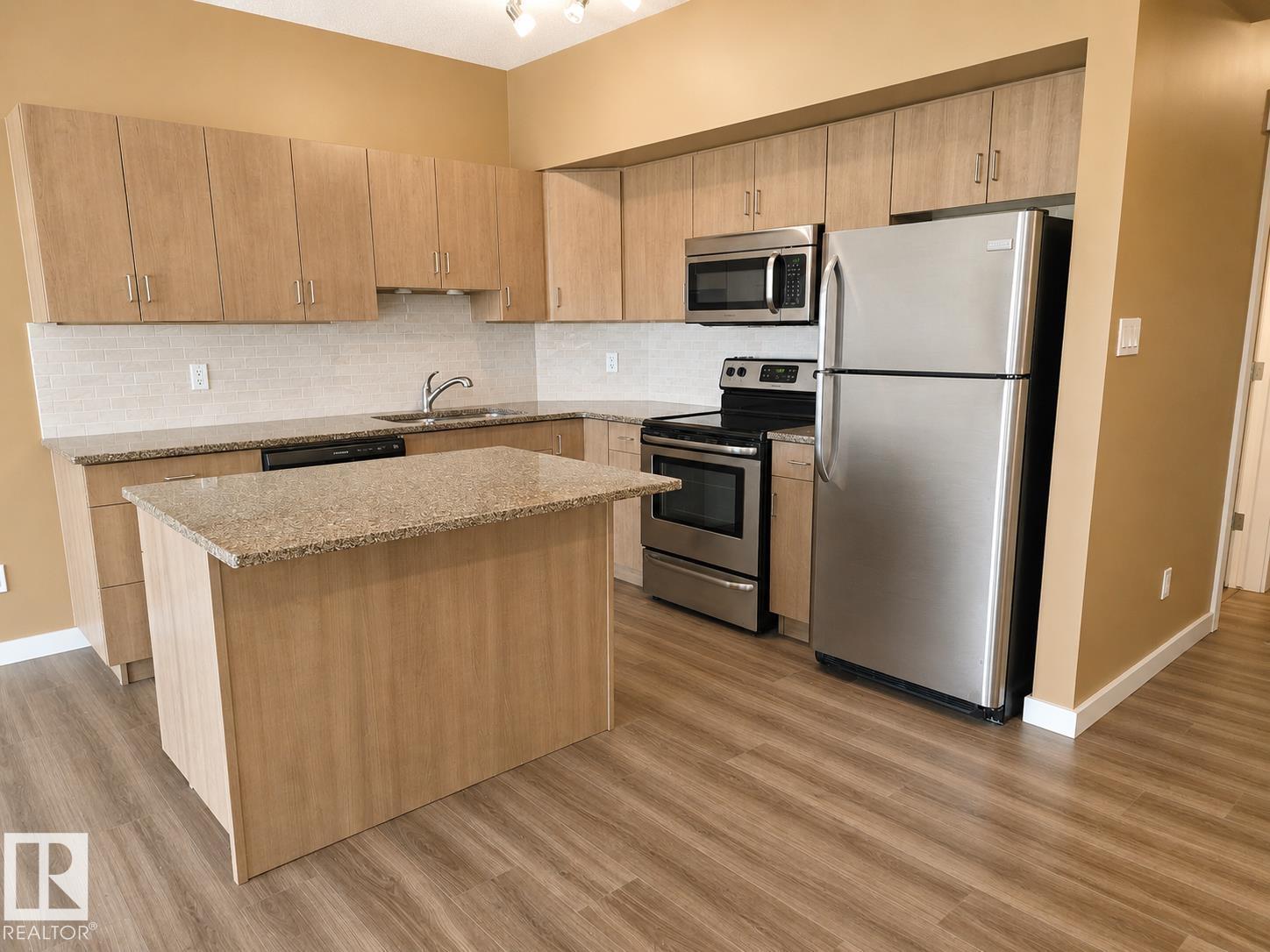 #203 10518 113 ST NW - 9