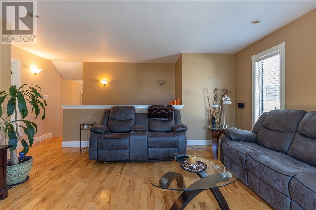 468 Adelaide Street - Image 13