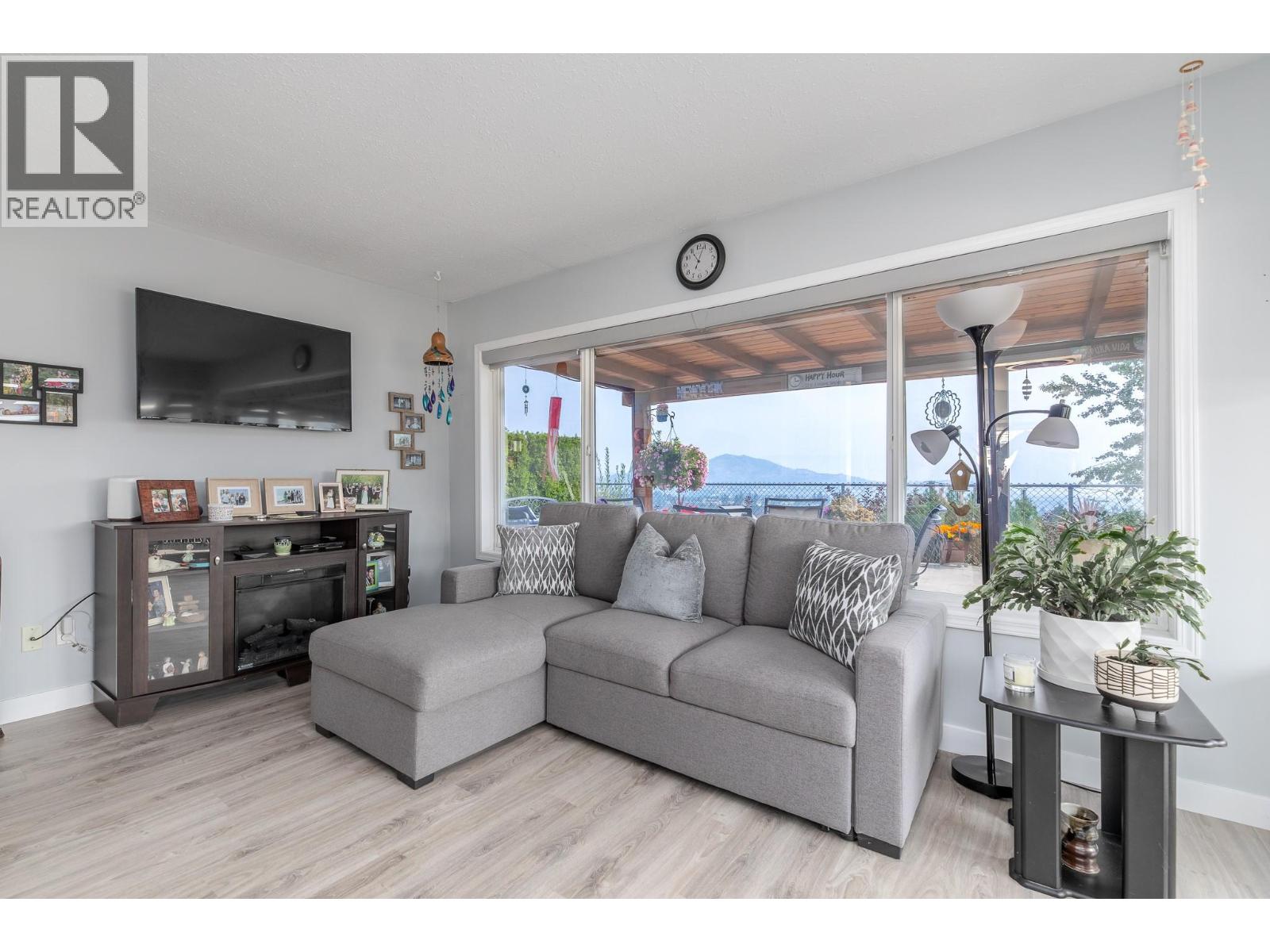3689 Morningside Drive - Image 16