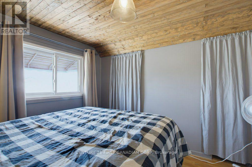 3 PARKSIDE DRIVE - 19